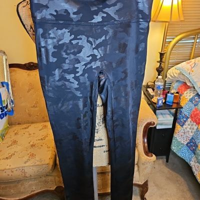 Spanx Shiny Camo Print Leggings Women's Size Small Stretch Seamless
